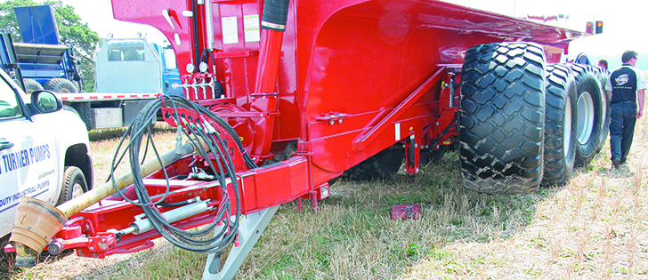 The Teamco cart employs hydraulic steering at the hitch. A swivel arm sends left/right steering signals directly to a hydraulic master cylinder, which then pushes oil to steering cylinders on the cart. Note the front left tire is lifted off the ground. | Ron Lyseng photo